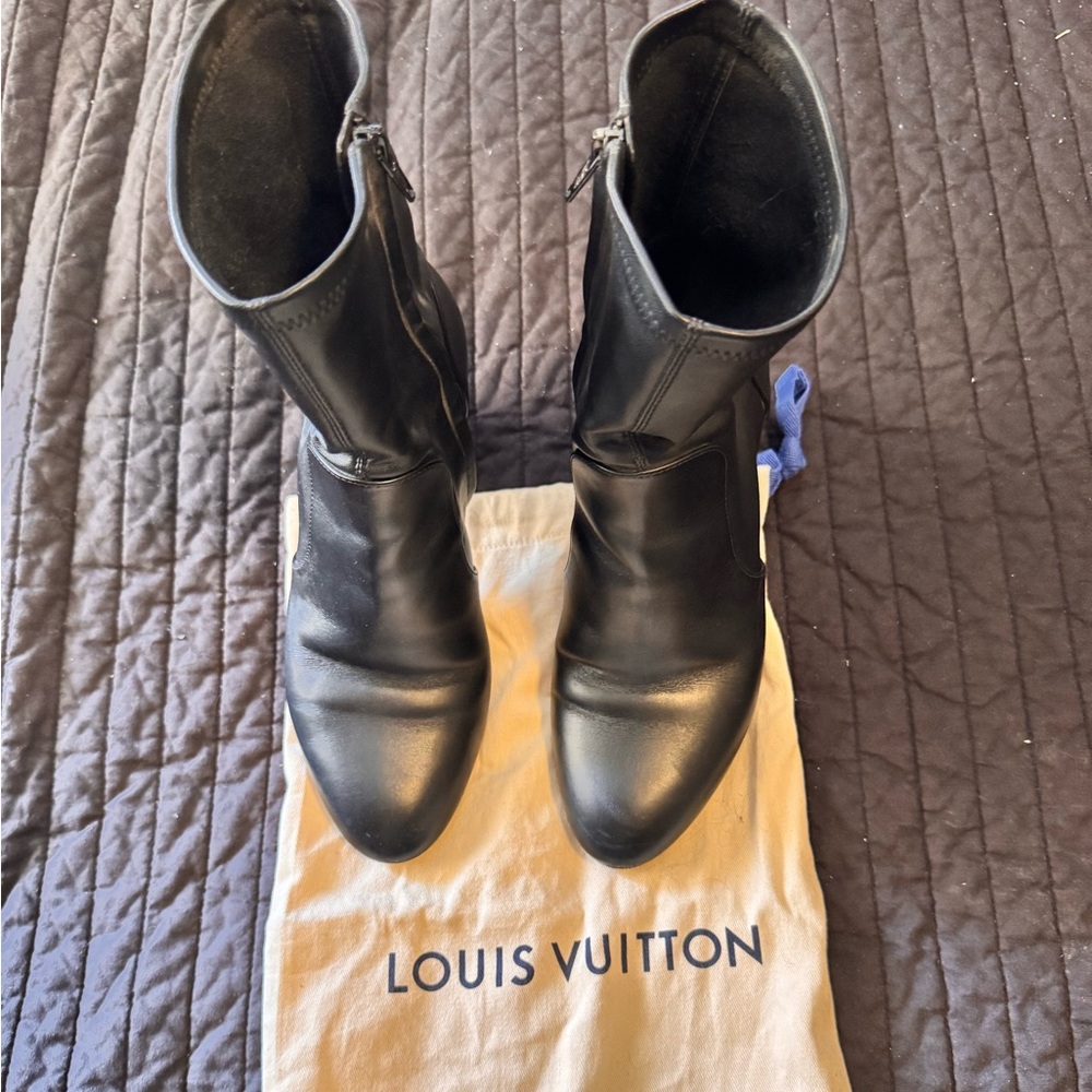 Women’s authentic Louis Vuitton Calfskin Silhouette Ankle Boots - Picture 3 of 6